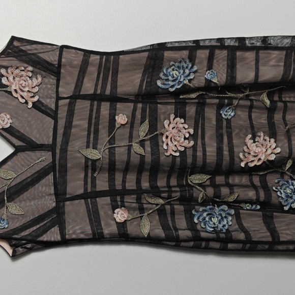 BCBGMAXAZRIA Elegant Floral Embroidered With Mesh Overlay Dress Size 8 - Picture 11 of 16